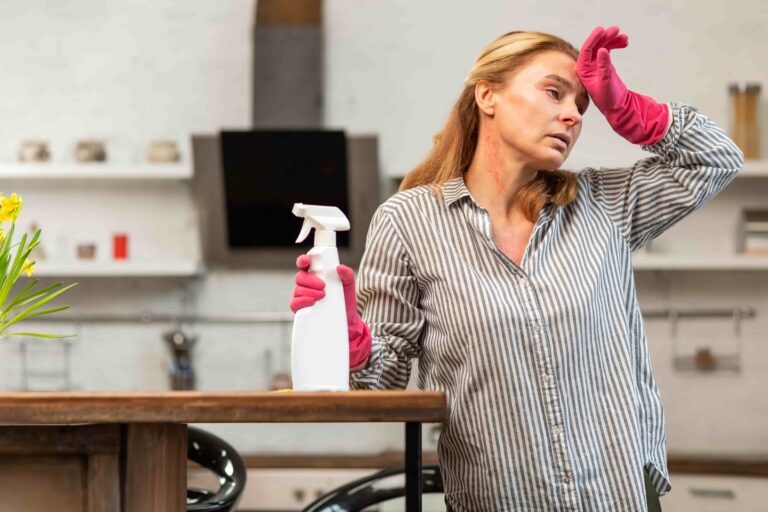 vrouw met schoonmaak problemen